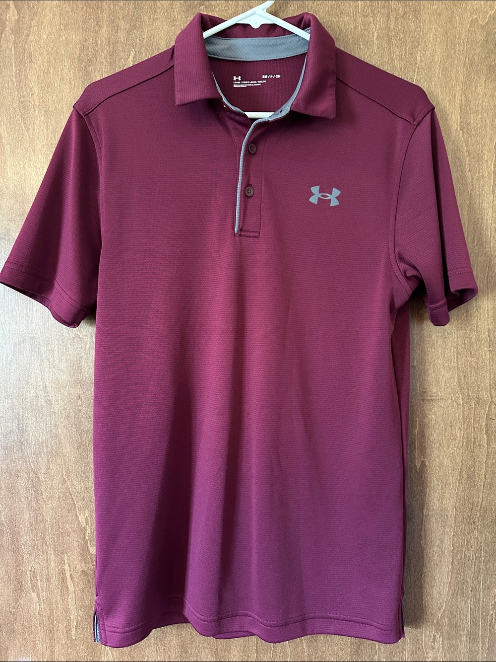 NWOT Men’s Under Armour Burgundy Performance Golf Shirt with Gray Neck Trim